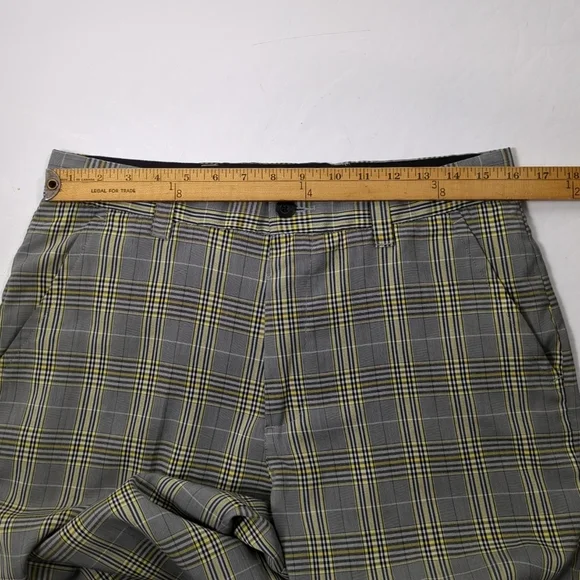 Travis Mathew Beck Shorts Mens Size 32 Plaid Golf EUC - Picture 7 of 8